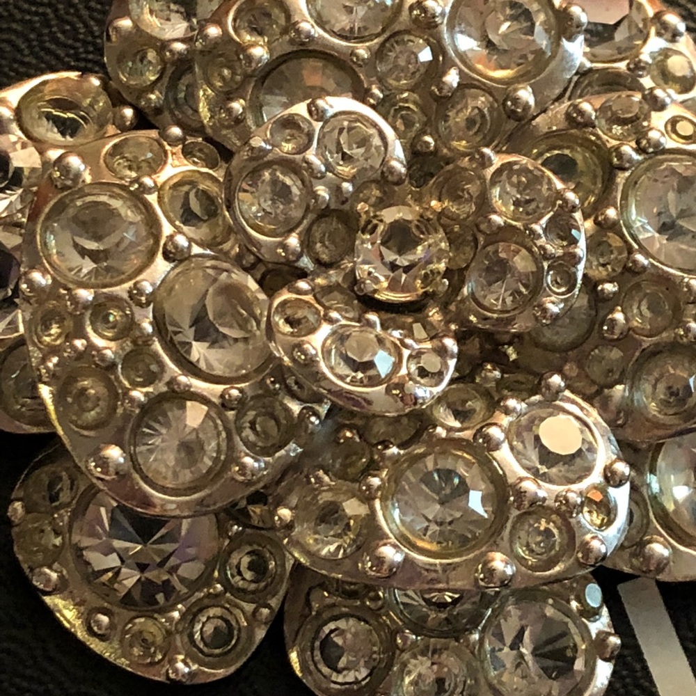 Authentic Chanel belt crystal rhinestone flower - Picture 9 of 13